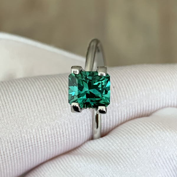 Идеальный турмалин Lagoon 1.33 кар. Squilliant. Сделано на Урале