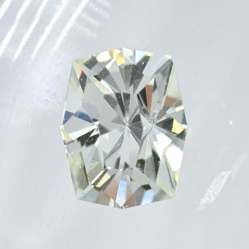 Гроссуляр 1.78 кар. УФ свечение. Танзания. Дизайнерская огранка "Barion"