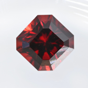 Красный родолит 4.08 кар. Огранка Squilliant