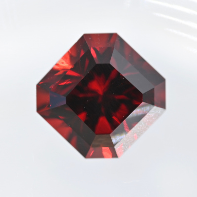 Красный родолит 4.08 кар. Огранка Squilliant
