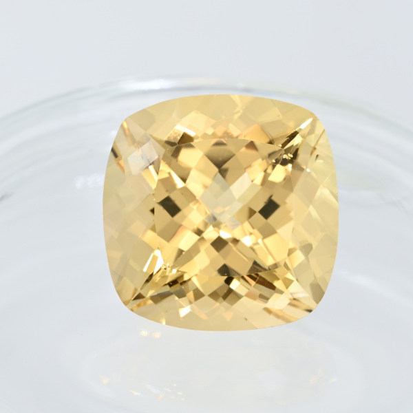 Крупный и чистый гелиодор 30.64 кар. Бразилия