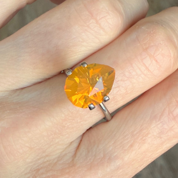 Огненный (апельсиновый) опал "Orange pear" 3.56 кар