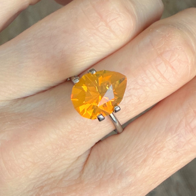 Огненный (апельсиновый) опал "Orange pear" 3.56 кар