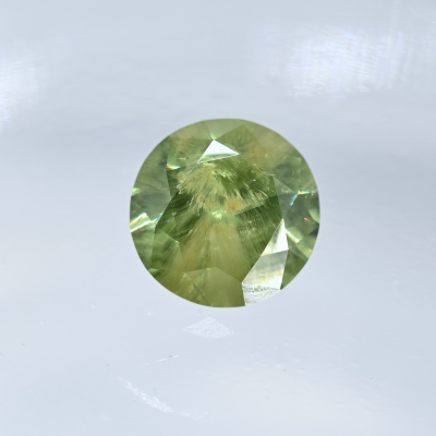 ПРОДАНО Уральский демантоид  с включениями 1.01 кар. Тагил