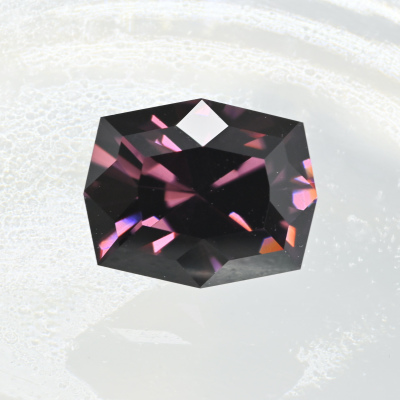 Шпинель 2.23 кар.  Дизайнерская огранка "Barion" 