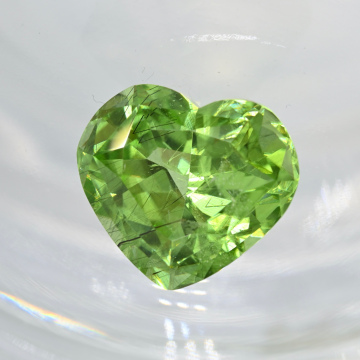 Крупный  хризолит 12.7 кар.