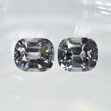 Грозовая, без оттенка, шпинель 2.4 кар. (пара). 