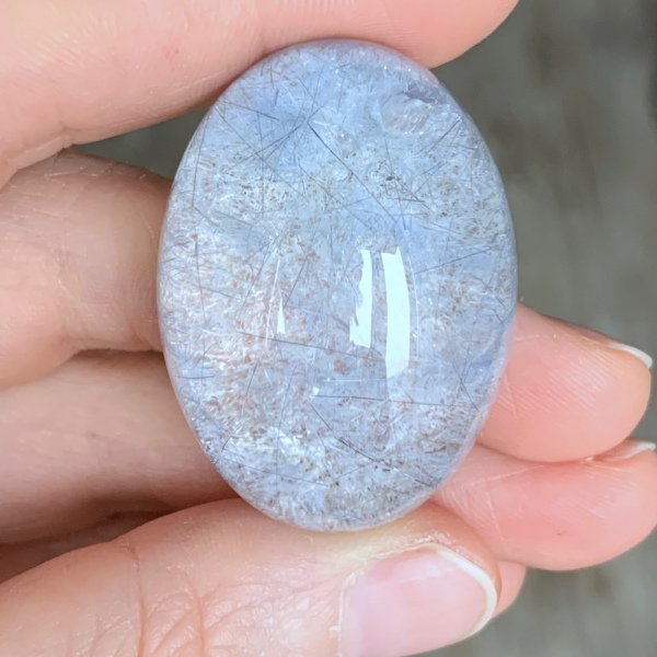 УНИКАЛЬНОГО РАЗМЕРА И КАЧЕСТВА ДЮМОРТЬЕРИТ В КВАРЦЕ. 129.6 КАР.