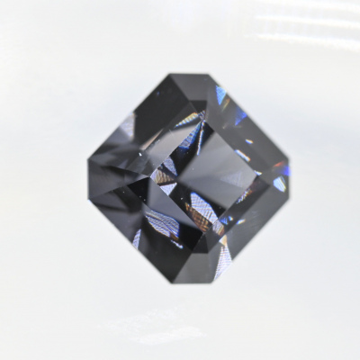 Насыщенная грозовая шпинель 2.32 кар. Огранка  Squiliant