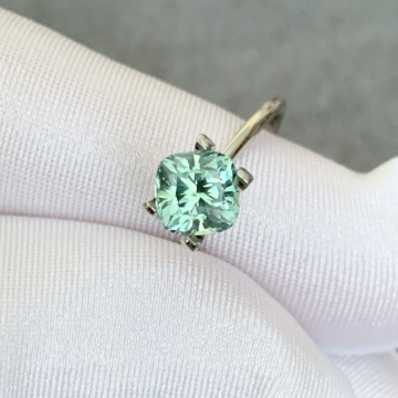 ПРОДАНО Американский сапфир Монтана 1.68 кар. Гранили в Москве