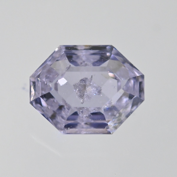 СВЕТЛАЯ ГРОЗОВАЯ ШПИНЕЛЬ СО "СНЕЖИНКОЙ" 0.64 КАР. ШРИ-ЛАНКА