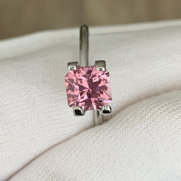 РОЗОВЫЙ ТУРМАЛИН 1.3 КАР. "SQUILLIANT" . СДЕЛАНО НА УРАЛЕ