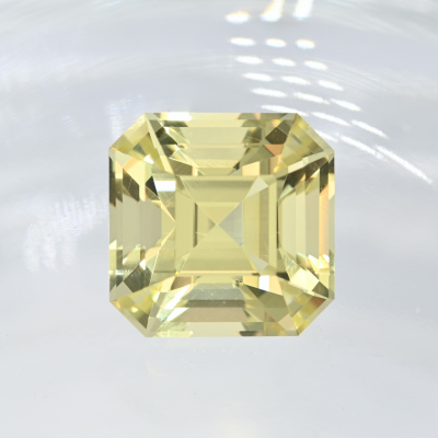 Яркий мадагаскарский санидин 5.78 кар. 