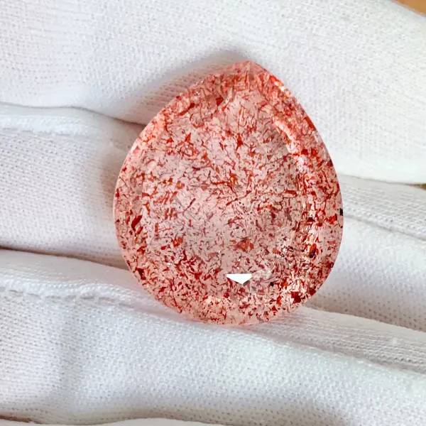 ЯРКИЙ "КЛУБНИЧНЫЙ" КВАРЦ (С ЛЕПИДОКРОКИТОМ) 46,87 КАР